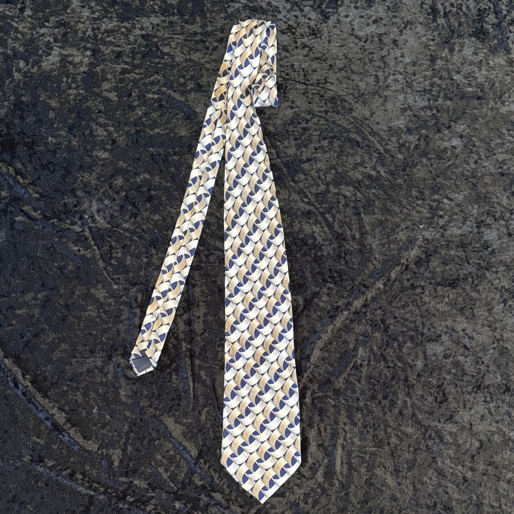 Elegant Patterned Men's Tie